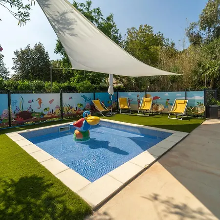 Апартаменты Gite Imagine Roussillon Privee Avec Piscine - 6 Personnes *