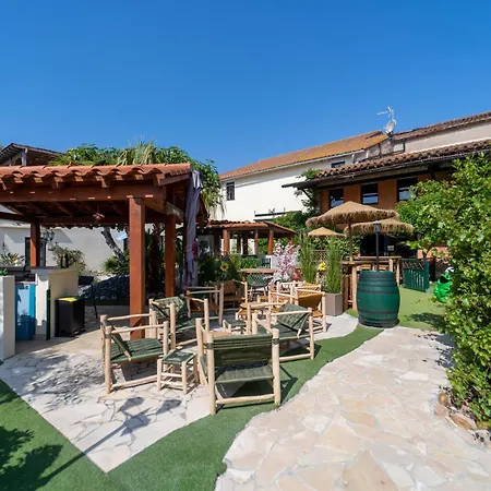 Gite Imagine Roussillon Privee Avec Piscine - 6 Personnes Апартаменты *
